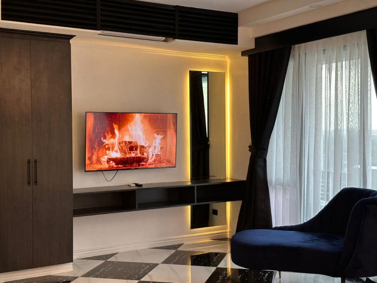 Апартаменти Makati Prime Luxury Маніла Екстер'єр фото