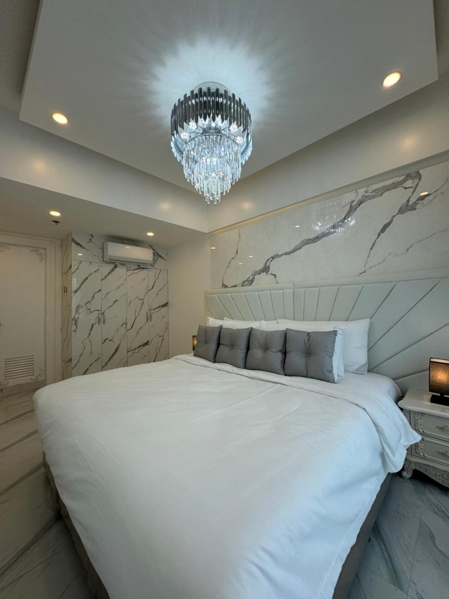 Апартаменти Makati Prime Luxury Маніла Екстер'єр фото